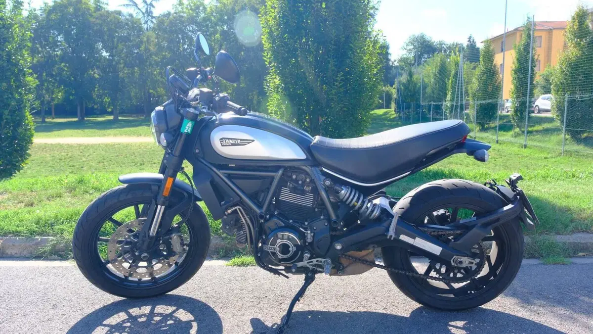 Ducati Scrambler 800 Icon Dark (2021 - 22)  (2)