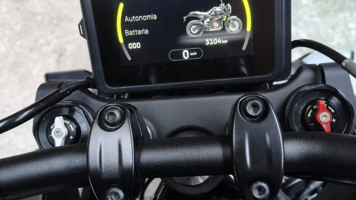 Husqvarna Svartpilen 401 (2024 - 26)  (2)