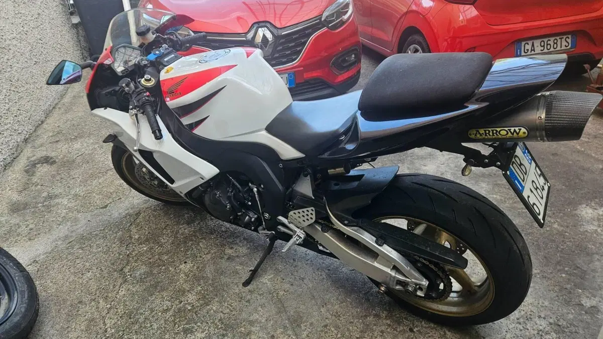Honda CBR 1000 RR Fireblade (2006 - 07)  (2)