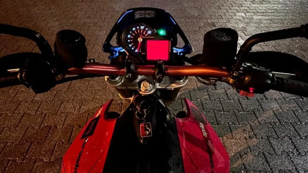 Aprilia Dorsoduro 750 (2009 - 14)  (5)