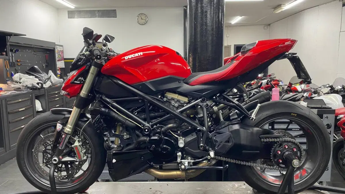 Ducati Streetfighter (2009 - 12)  (7)