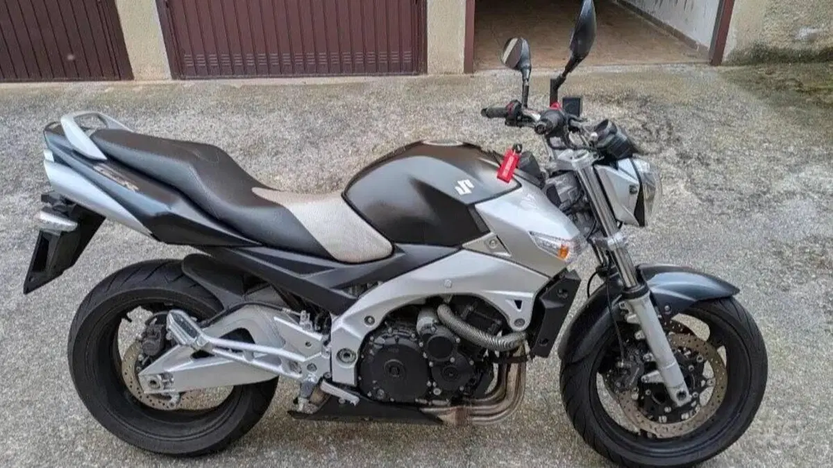 Suzuki GSR 600 (2006 - 11)  (2)