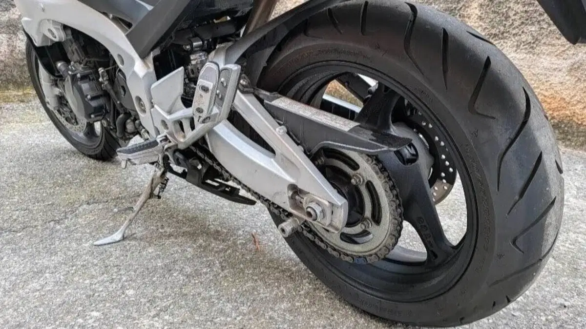 Suzuki GSR 600 (2006 - 11)  (5)