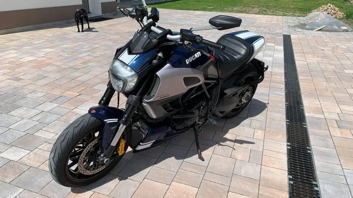 Ducati Diavel 1200 Carbon (2010 - 13) 
