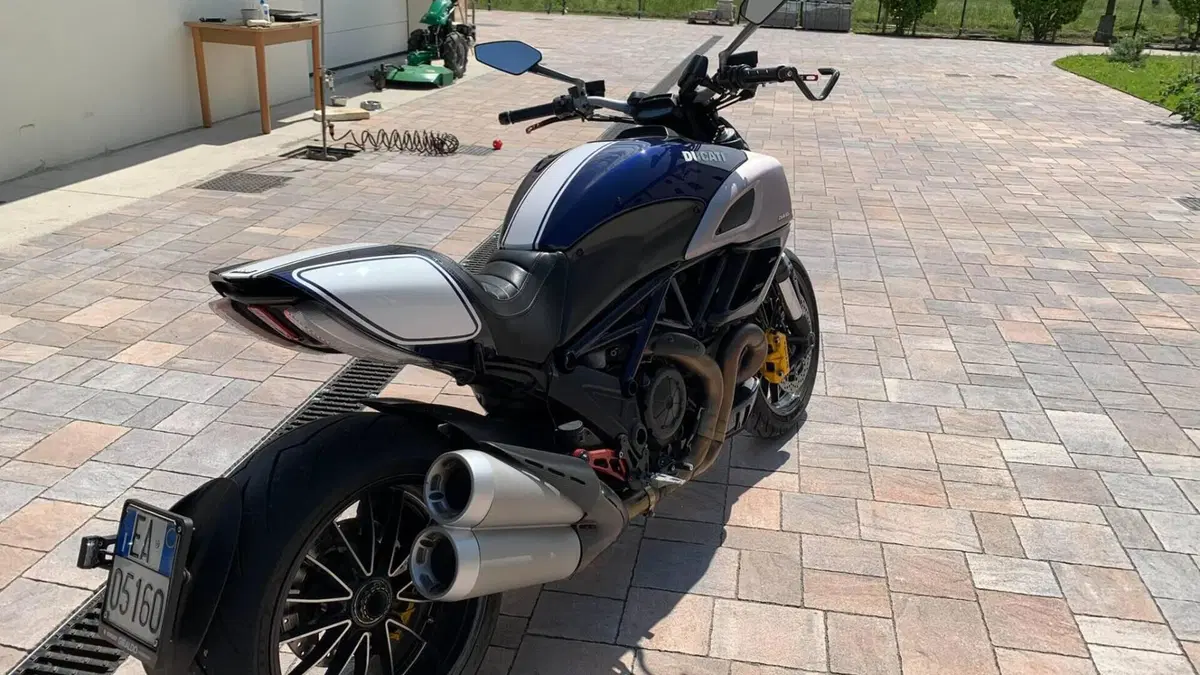 Ducati Diavel 1200 Carbon (2010 - 13)  (7)