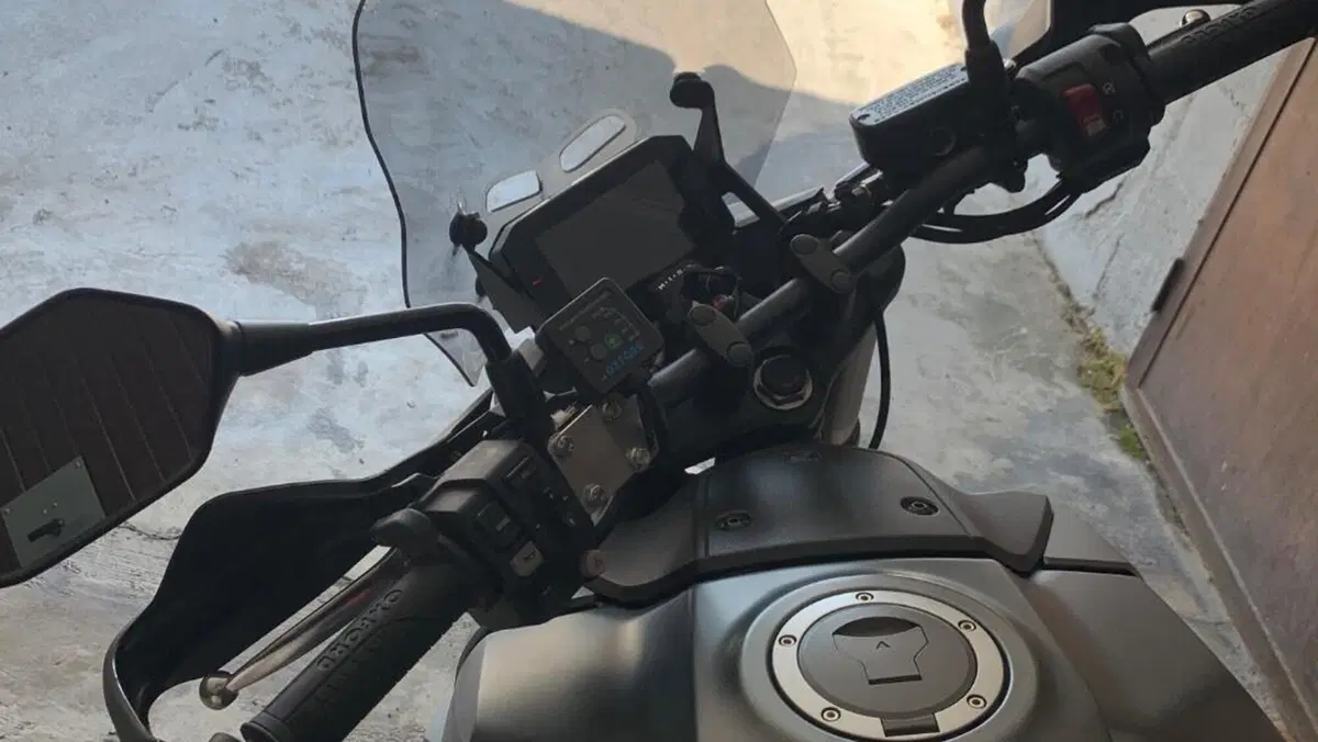Honda CB 750 Hornet (2025)  (3)