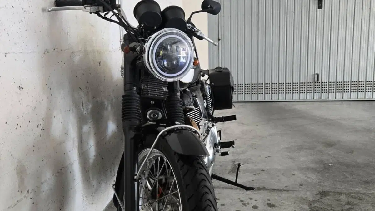 Triumph Bonneville T100 (2008 - 16)  (2)
