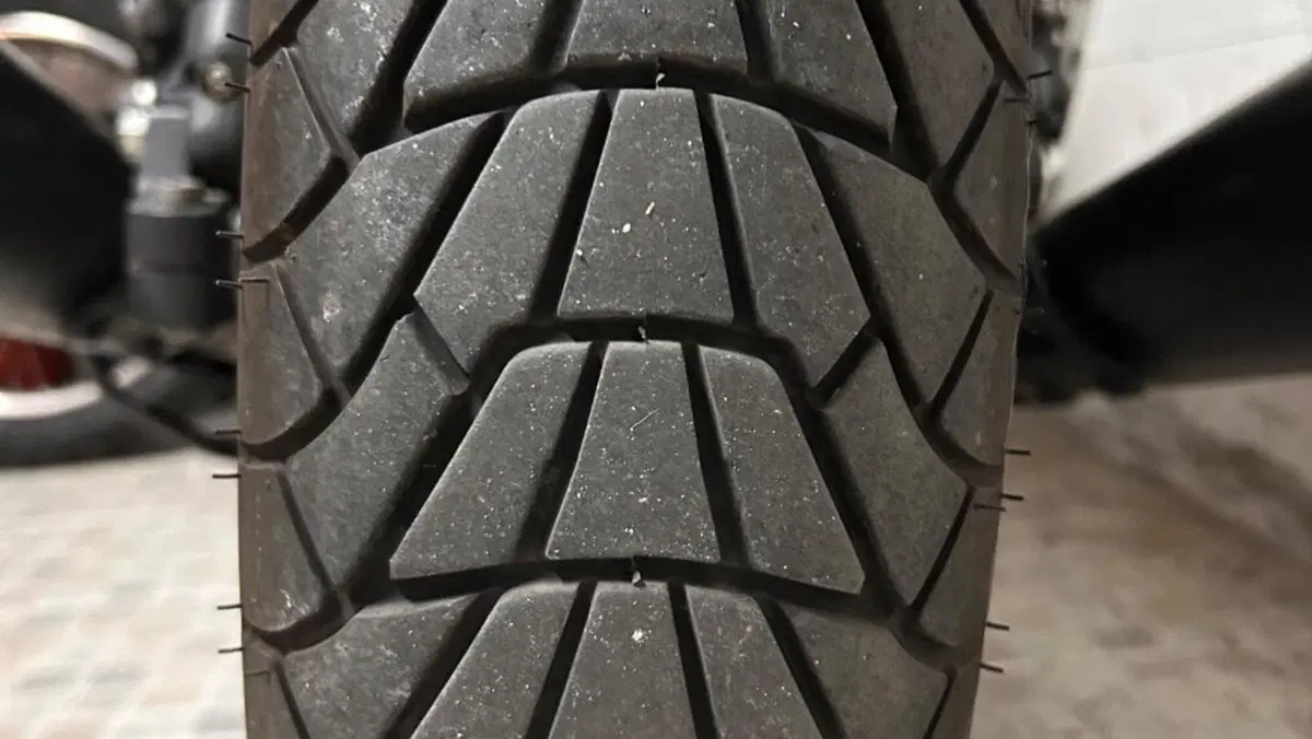 Moto Guzzi V7 III Stone (2017 - 20)  (2)