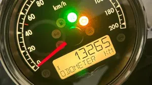 Moto Guzzi V7 III Stone (2017 - 20)  (3)