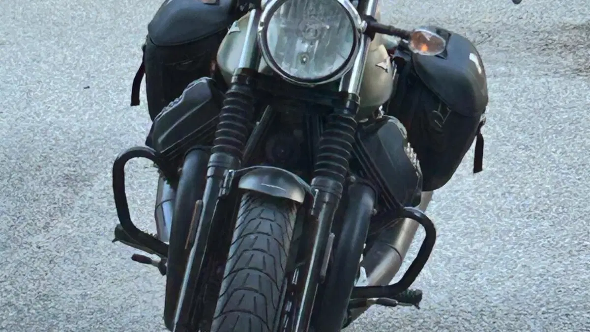 Moto Guzzi V7 III Stone (2017 - 20)  (6)