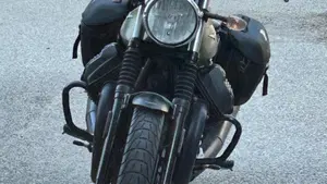 Moto Guzzi V7 III Stone (2017 - 20)  (6)