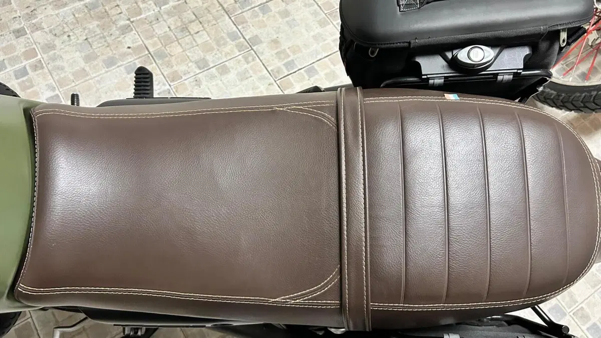 Moto Guzzi V7 III Stone (2017 - 20)  (8)
