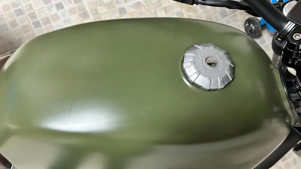 Moto Guzzi V7 III Stone (2017 - 20)  (10)