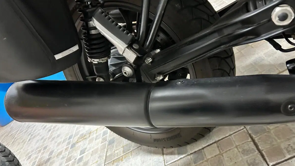 Moto Guzzi V7 III Stone (2017 - 20)  (14)