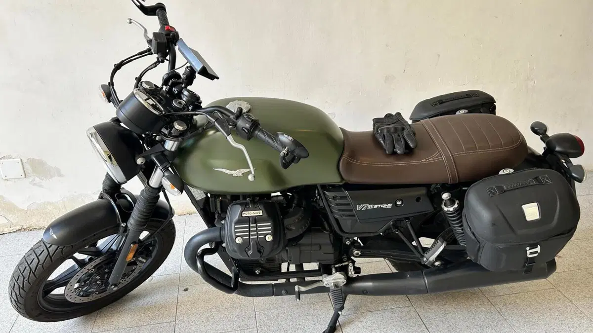 Moto Guzzi V7 III Stone (2017 - 20)  (15)