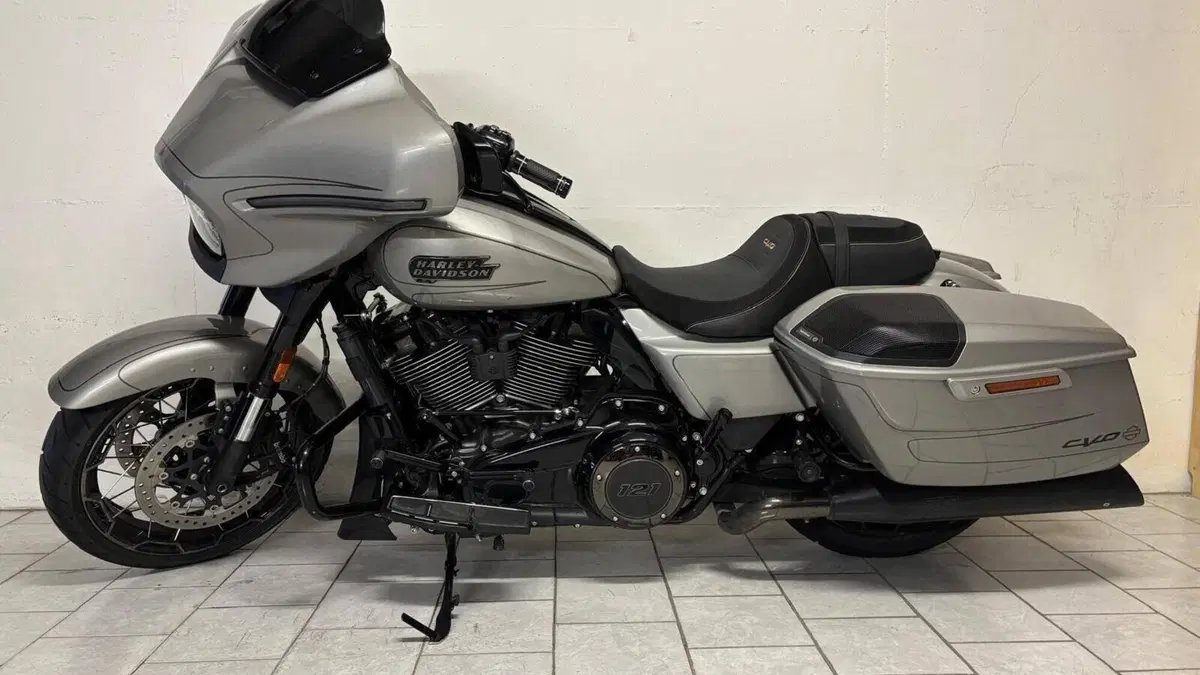 Harley-Davidson CVO Street Glide (2023) 