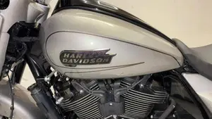 Harley-Davidson CVO Street Glide (2023)  (5)