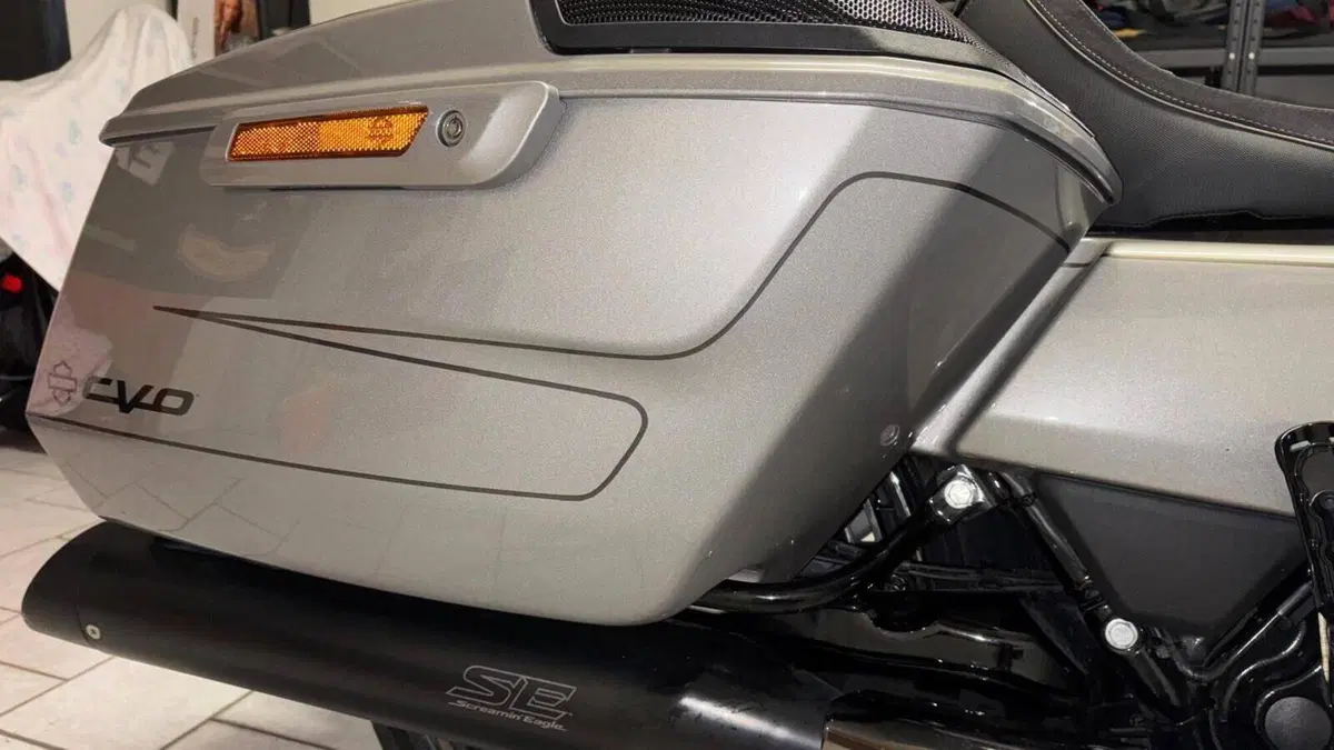 Harley-Davidson CVO Street Glide (2023)  (6)