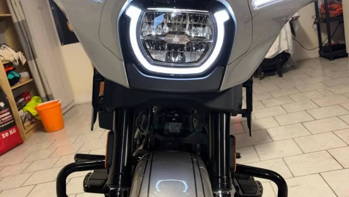 Harley-Davidson CVO Street Glide (2023)  (10)