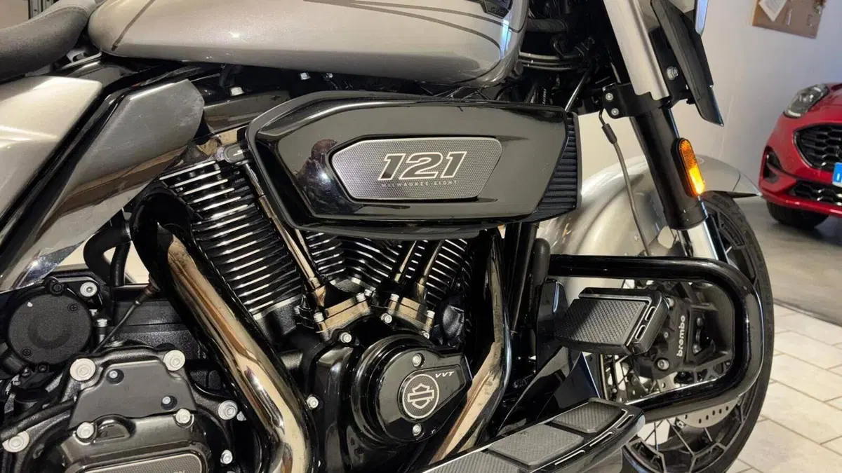Harley-Davidson CVO Street Glide (2023)  (12)