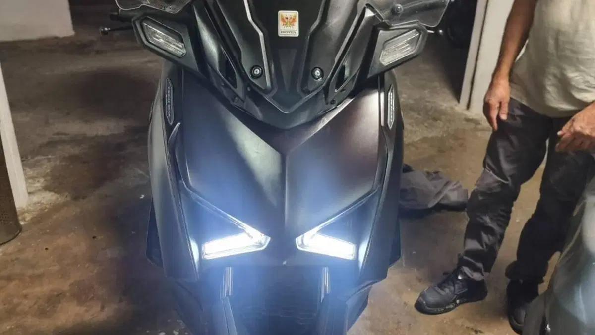 Yamaha X-Max 300 Tech Max (2021 - 24)  (2)