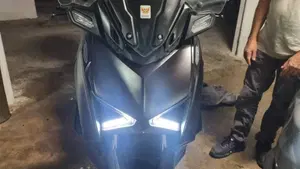 Yamaha X-Max 300 Tech Max (2021 - 24)  (2)