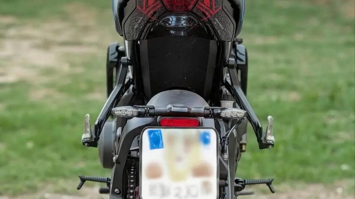 Triumph Trident 660 Triple Tribute Edition (2025 - 26)  (3)