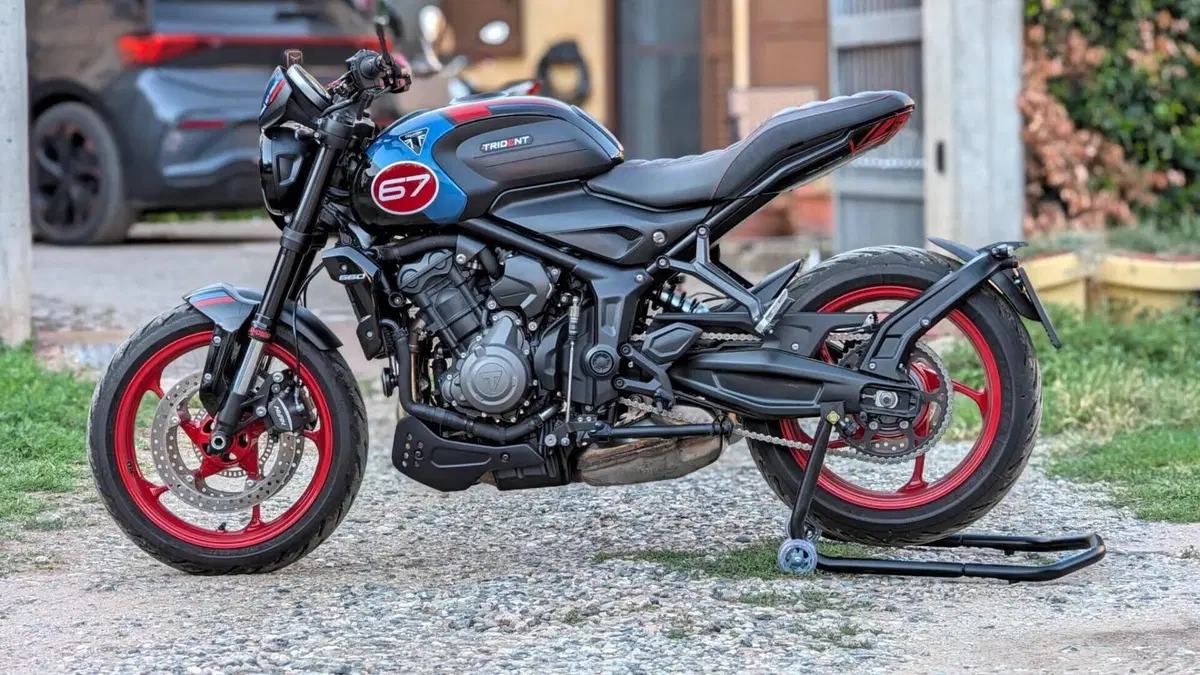 Triumph Trident 660 Triple Tribute Edition (2025 - 26)  (4)
