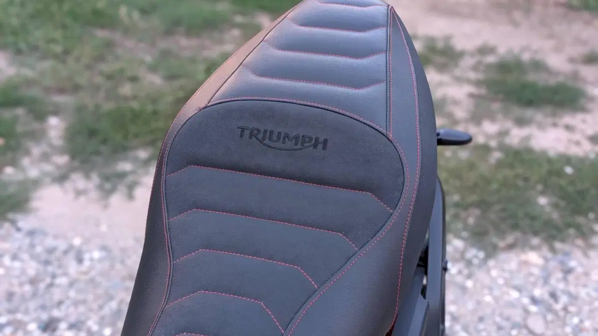 Triumph Trident 660 Triple Tribute Edition (2025 - 26)  (8)