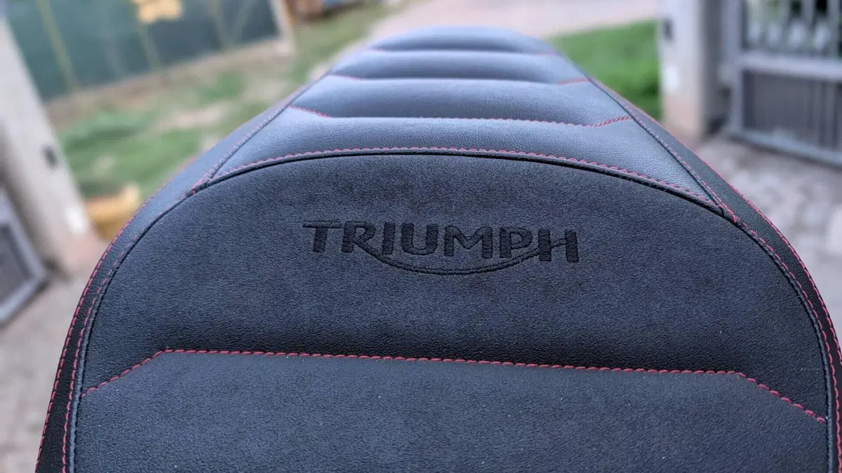 Triumph Trident 660 Triple Tribute Edition (2025 - 26)  (12)