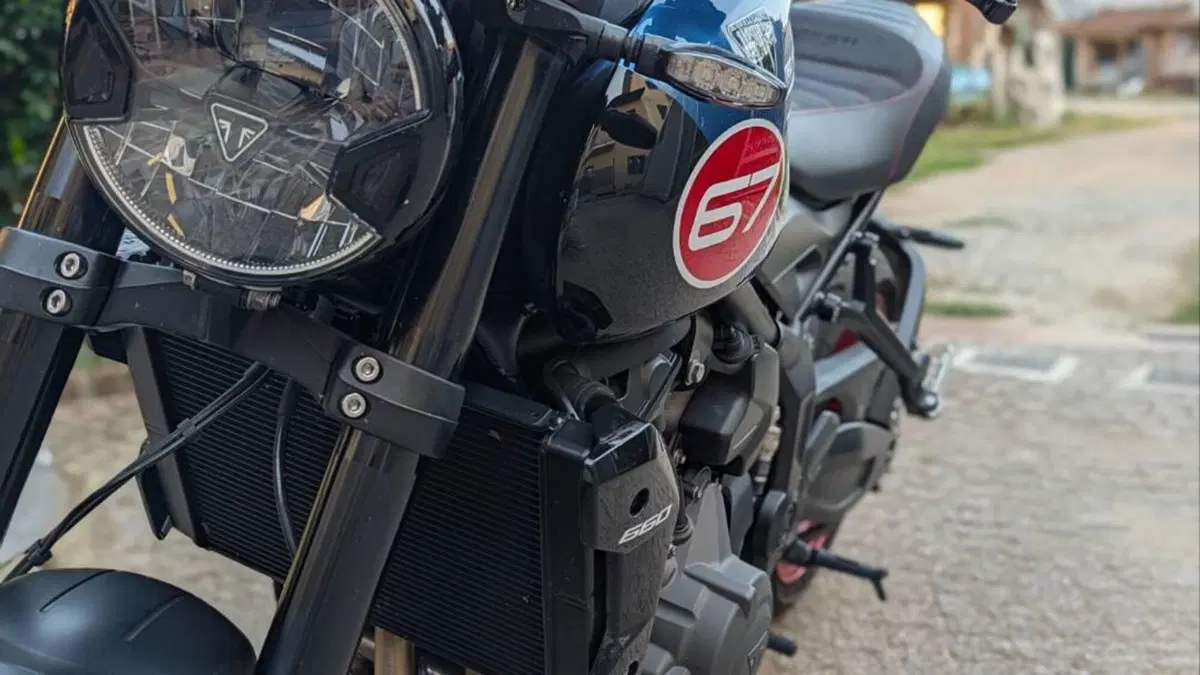 Triumph Trident 660 Triple Tribute Edition (2025 - 26)  (14)
