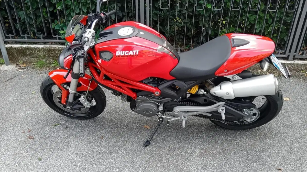 Ducati Monster 696 Plus (2007 - 14)  (2)