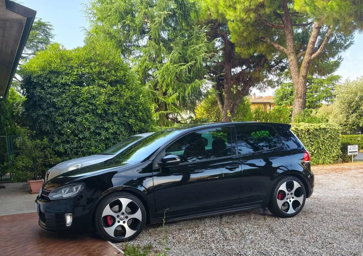 Volkswagen Golf 2.0 TSI DSG 3p. GTI