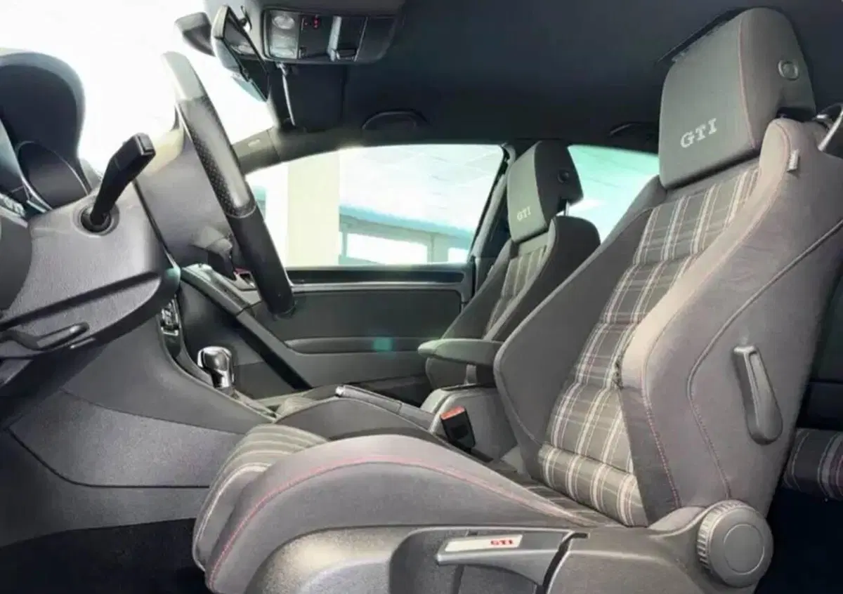 Volkswagen Golf 2.0 TSI DSG 3p. GTI (4)