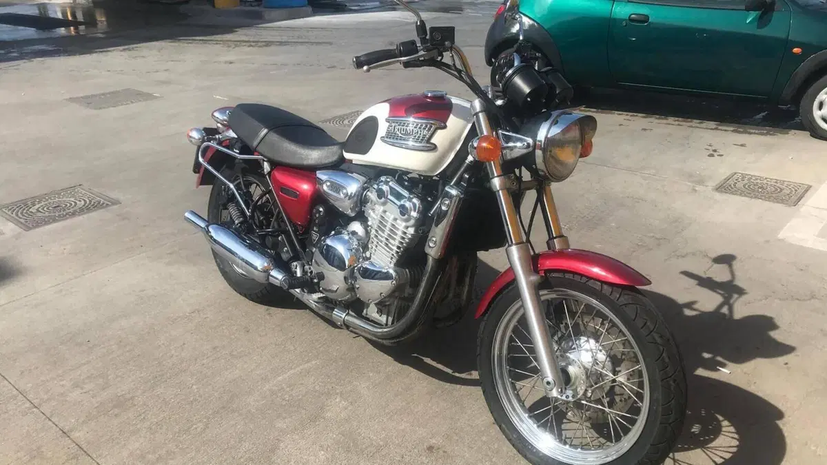Triumph Thunderbird 900 (2002) 