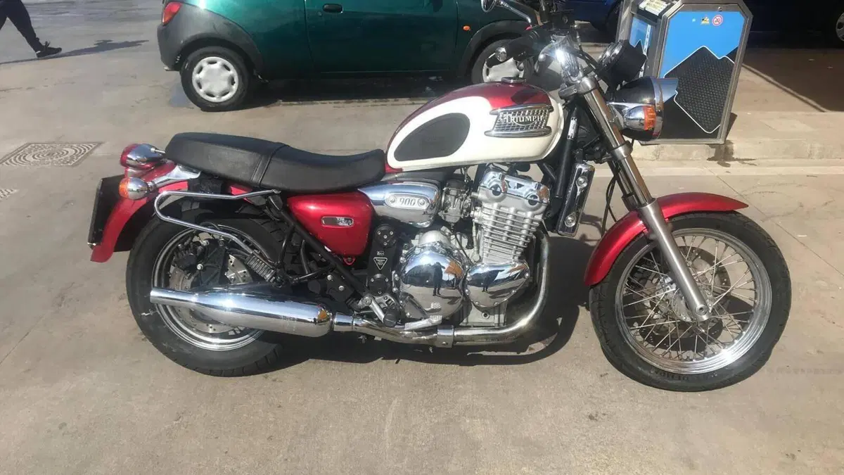 Triumph Thunderbird 900 (2002)  (2)
