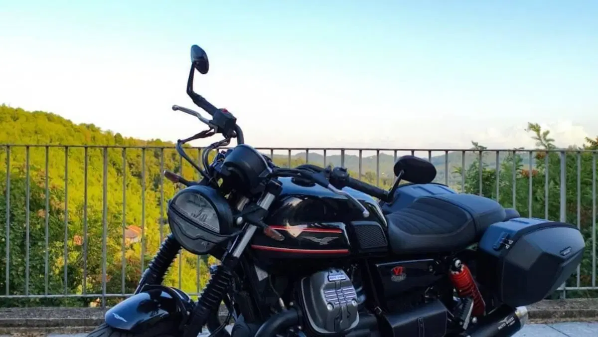Moto Guzzi V7 Stone Special Edition (2022 - 25)  (4)