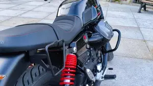 Moto Guzzi V7 Stone Special Edition (2022 - 25)  (6)