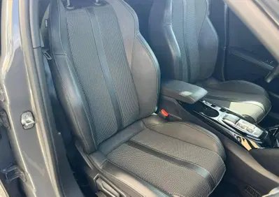 Peugeot 2008 54 kWh GT (8)