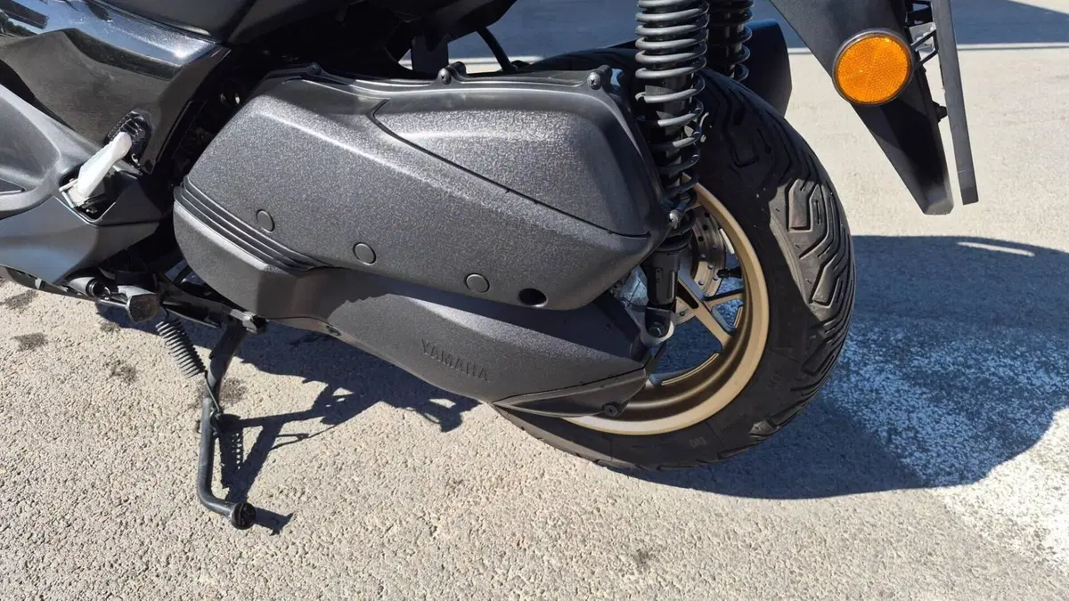 Yamaha X-Max 300 Tech Max (2021 - 24)  (9)