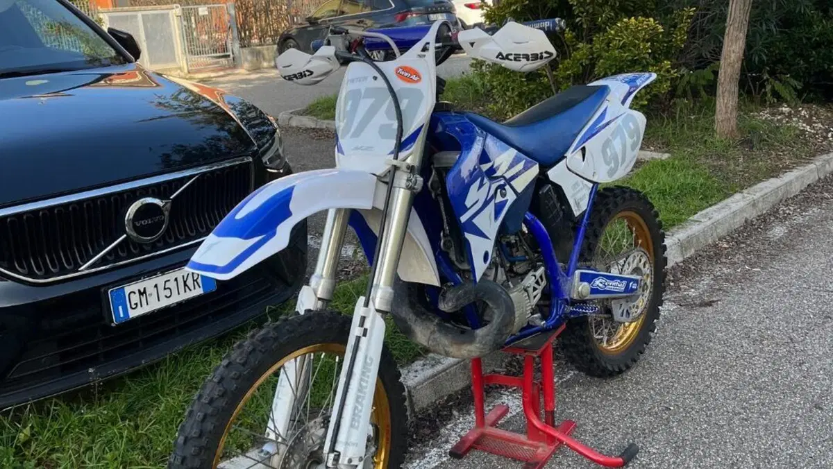 Yamaha YZ 250  (2)
