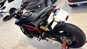 Ducati Hypermotard 821 (2013 - 15)  (9)