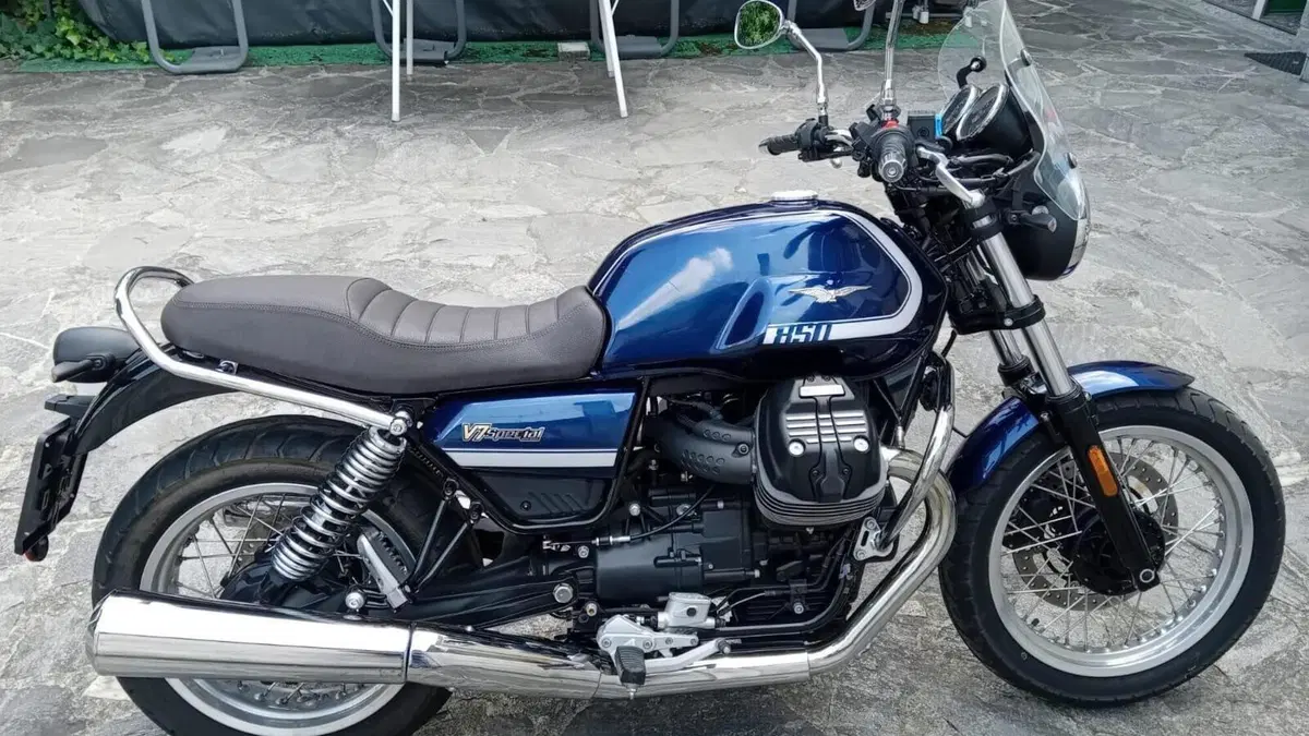 Moto Guzzi V7 Special (2021 - 24)  (3)