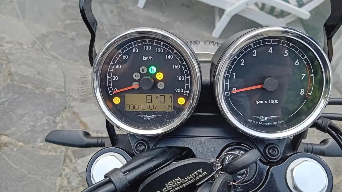 Moto Guzzi V7 Special (2021 - 24)  (6)