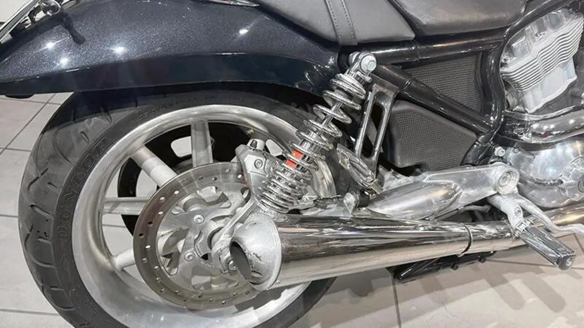Harley-Davidson 1130 Street Rod (2005) - VRSCR  (4)