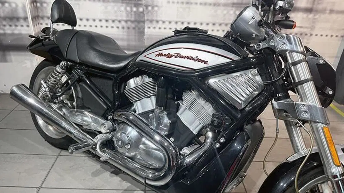 Harley-Davidson 1130 Street Rod (2005) - VRSCR  (9)
