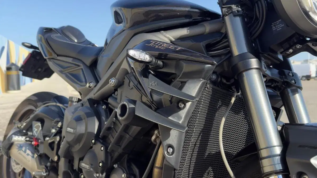 Triumph Street Triple RS (2020 - 22)  (4)