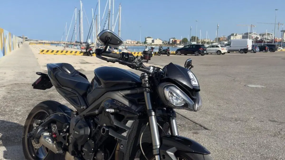 Triumph Street Triple RS (2020 - 22)  (7)