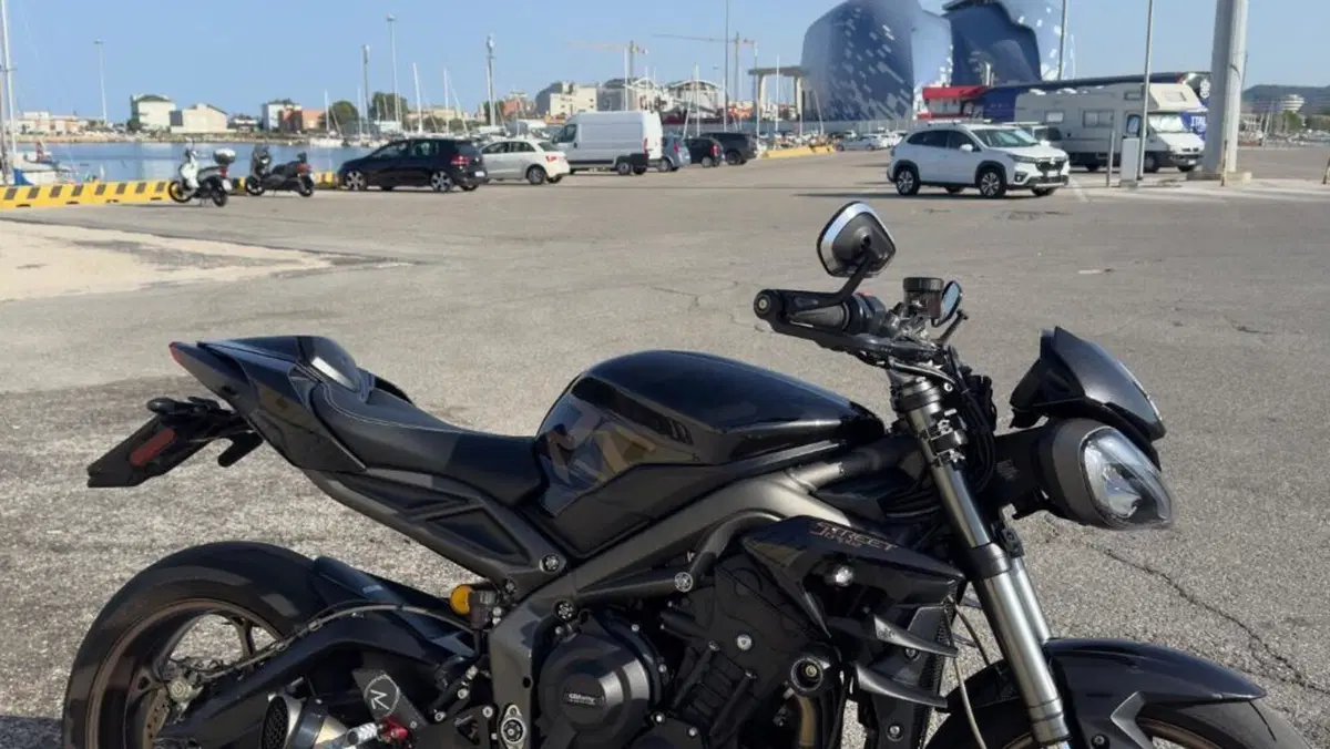 Triumph Street Triple RS (2020 - 22)  (8)