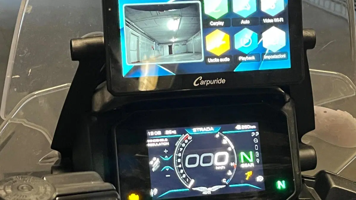 Moto Guzzi Stelvio (2024 - 26)  (3)